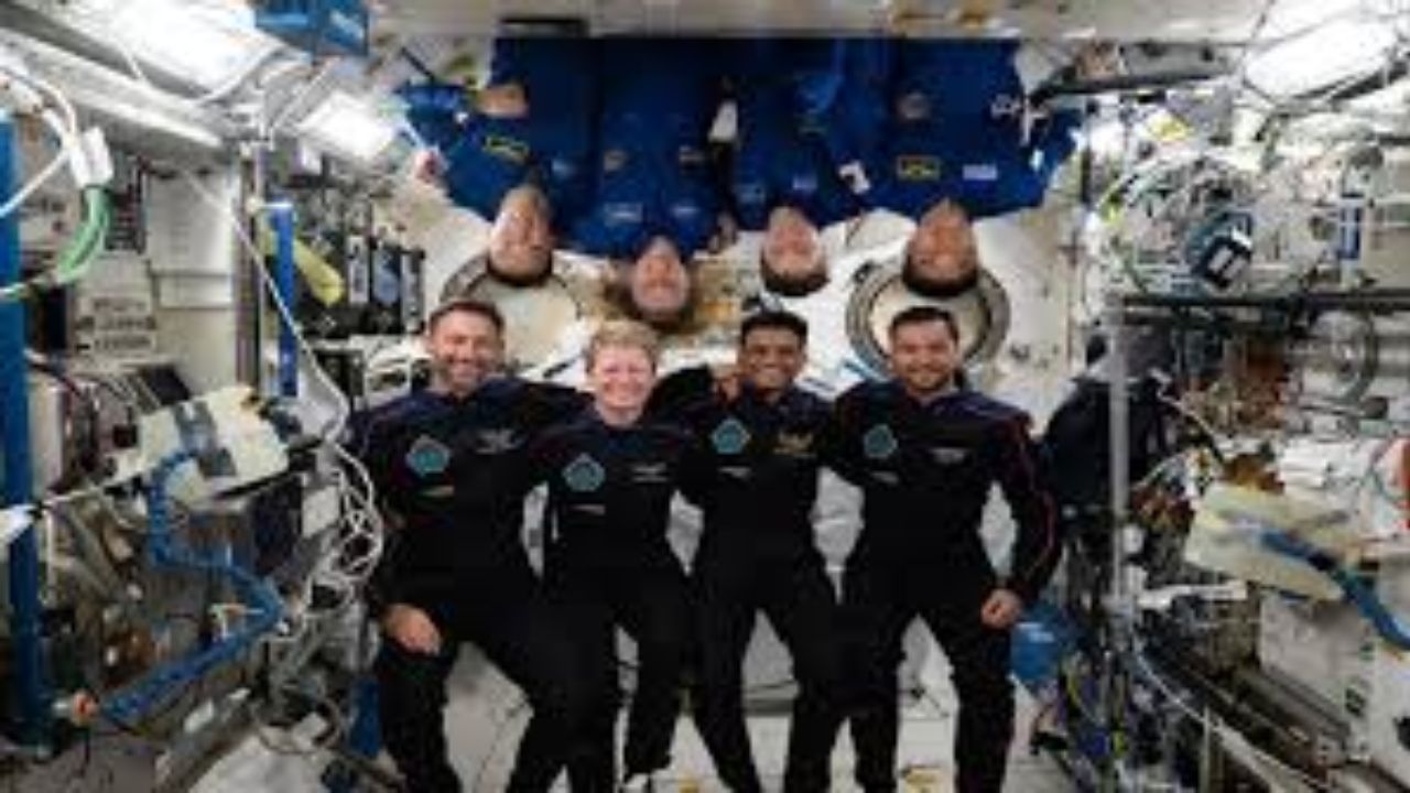 Dragon separation confirmed: Axiom-4 successfully undocks, returns to Earth