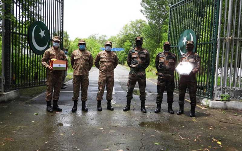 On the occasion of Eid-Ul-Fitr, both Indian and Pakistani Armies exchange sweets