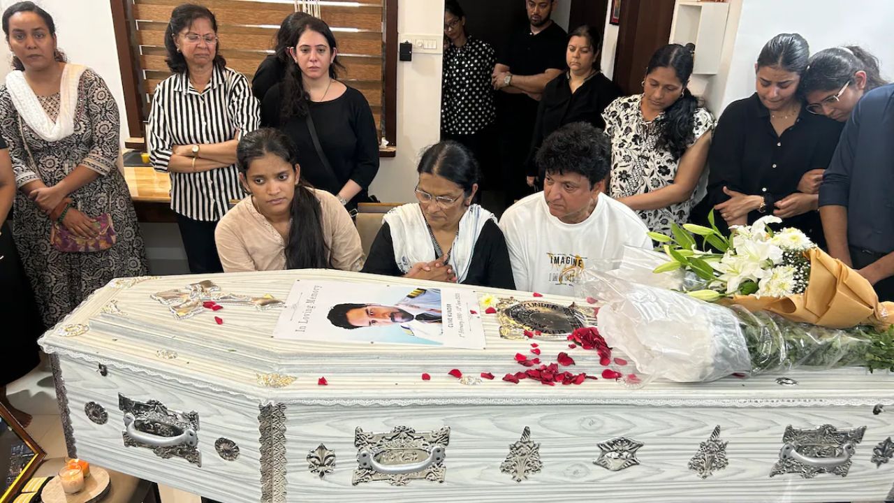 In Mumbai, Tears and Final Goodbye to Air India Co‑Pilot Clive Kunder After Ahmedabad Crash