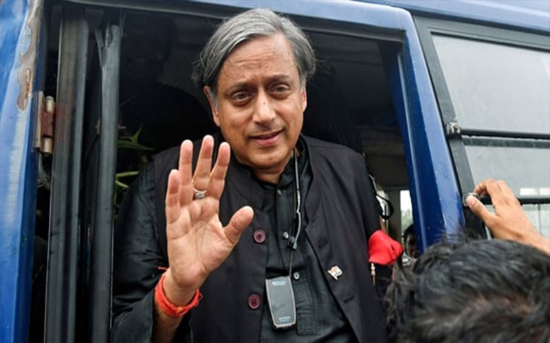 Shashi Tharoor met Sonia Gandhi after supporting the demand for change in Congress