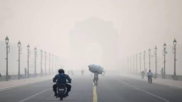 Delhi Pollution at its peak : AQI crosses 500 in Delhi-NCR, schools closed in Noida