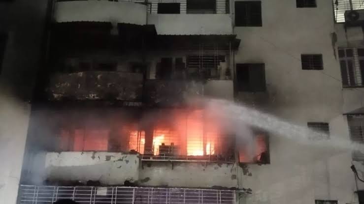 Dhanbad Fire Accident: Fierce fire in Ashirwad Tower, 3 killed, more than 50 people feared trapped