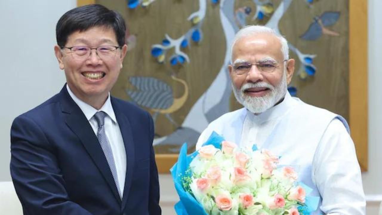 PM Narendra Modi Meets Foxconn Chairman Young Liu: Apple Supplier Discusses Investment Plans in India