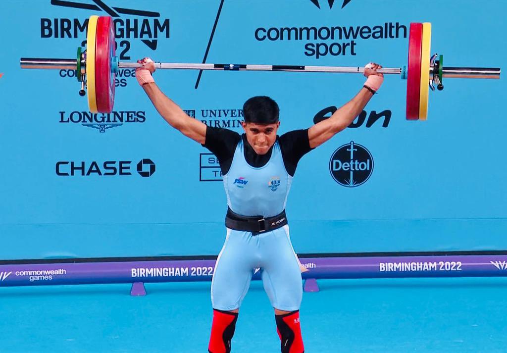 Sanket Sargar, who once sold Paan for a Living,  gifts India it's first silver in Commonwealth Games