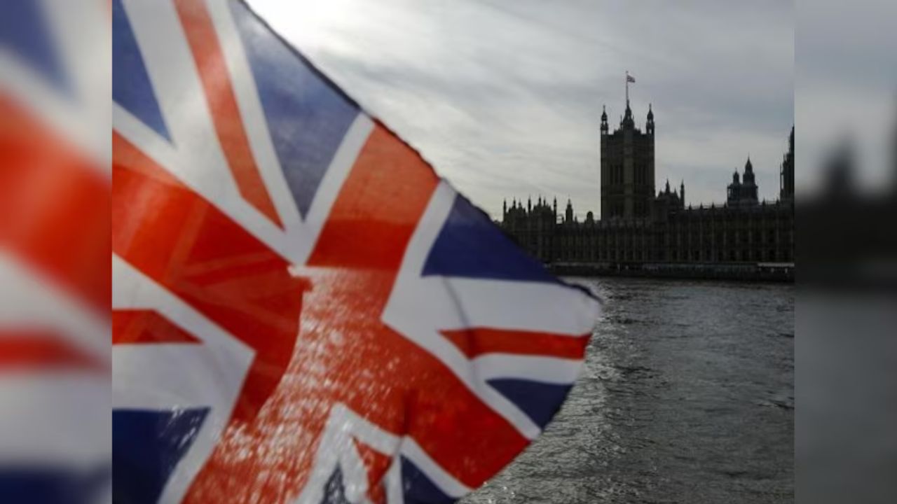 UK Tightens Visa Rules to Curb Immigration and Target Low-Paid Workers