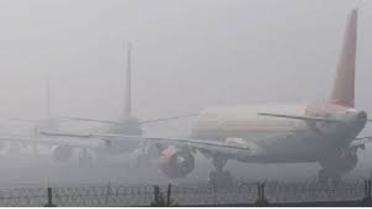 Dense Fog in Delhi NCR: Zero Visibility Hits, AQI ‘Severe’; Over 100 Flights Delayed at IGI Airport
