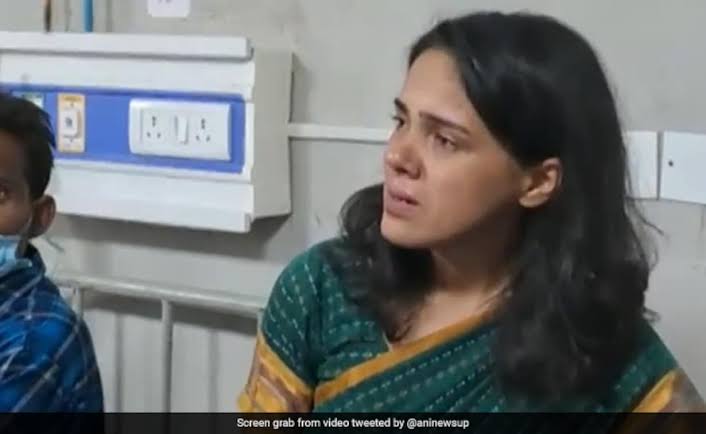 IAS Roshan Jacob started crying after seeing the injured child, reached the hospital to meet the victims of Lakhimpur bus accident