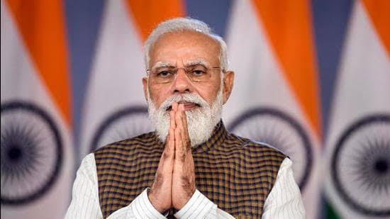 Prime Minister Narendra Modi reached Varanasi