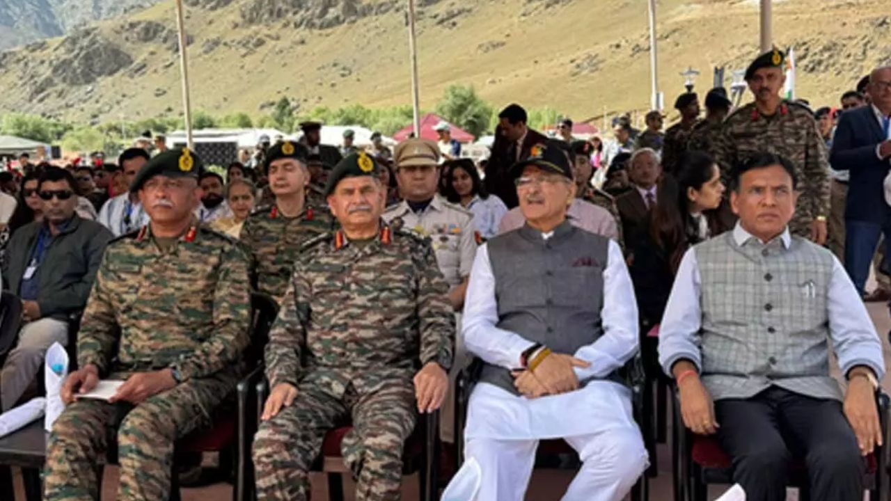 Kargil Vijay Diwas 2025: India Honors Heroes of 1999 War, Army Chief Warns Terror Backers