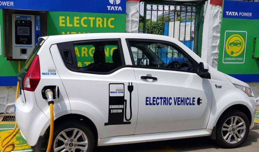 Environment: Within 6 months Delhi Government to switch its entire fleet of cars for electric vehicles