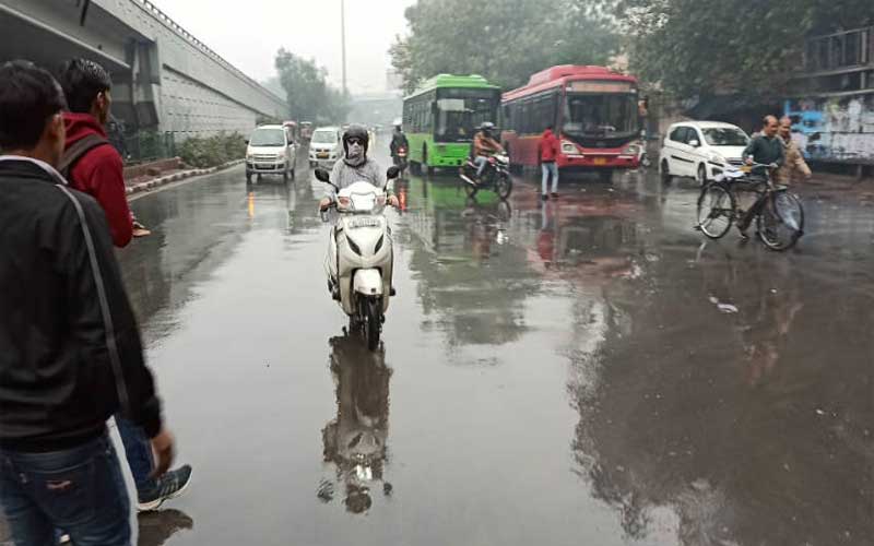 Heavy rains cause extensive waterlogging in Delhi