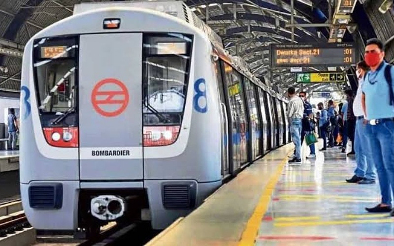 If you are thinking of traveling on the day of Holi, then note down the timing of running of Delhi Metro.