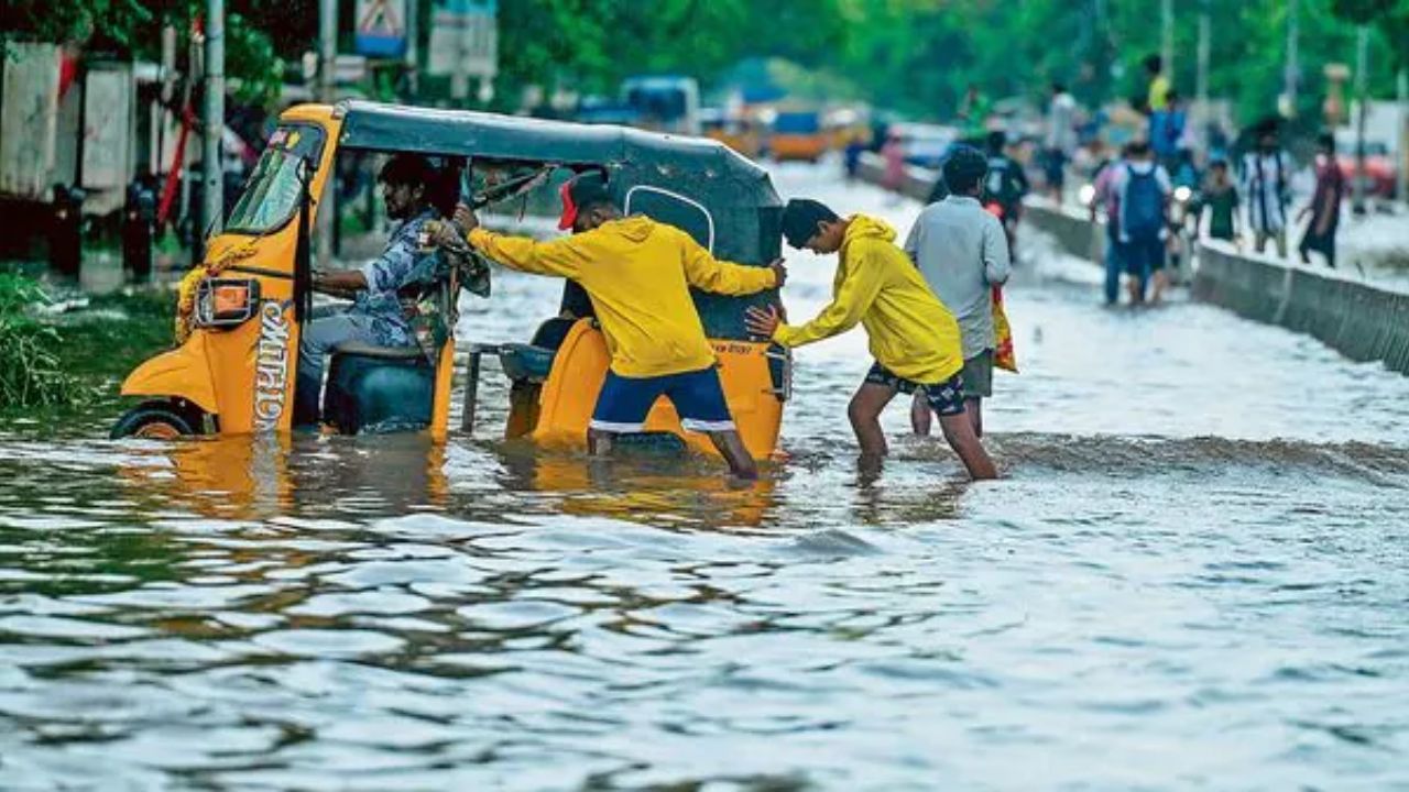 Chennai Rain Alert: IMD Predicts Heavy Rainfall in Tamil Nadu – Are Schools and Colleges Closed Today?