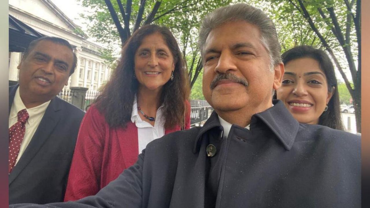 When Mukesh Ambani Met Sunita Williams While Waiting for an Uber: Anand Mahindra Shares Throwback Pic