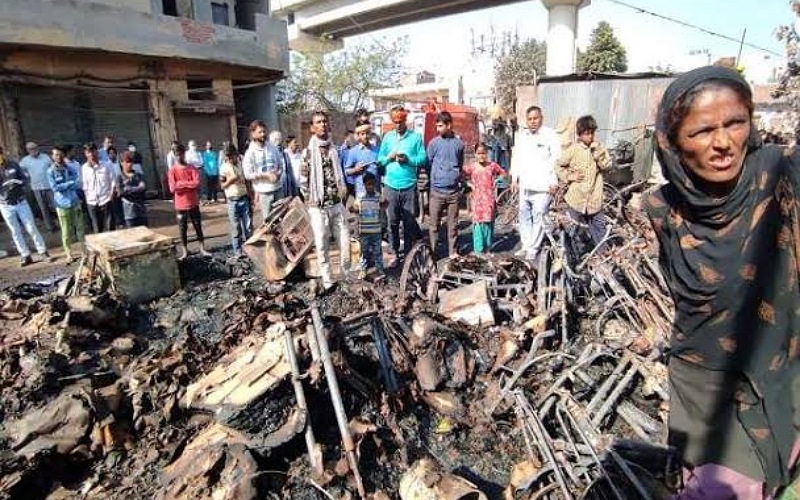 Fire in the slums of Gokulpuri area , 7 died