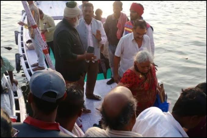Varanasi Boat Accident: Overloaded boat full of tourists drowned at Ahilyabai Ghat in Varanasi 