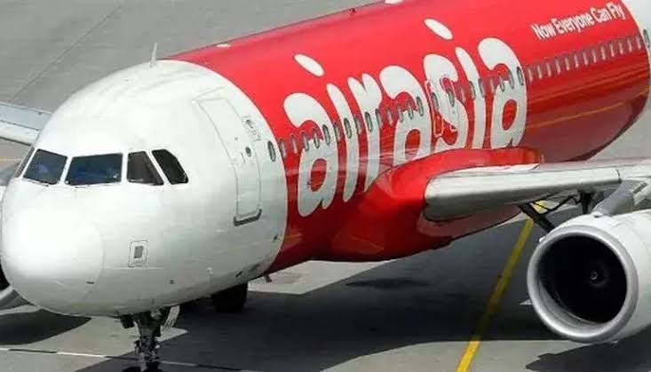 Emergency Landing at Lucknow Airport: Emergency landing of Lucknow-Kolkata flight due to bird hit