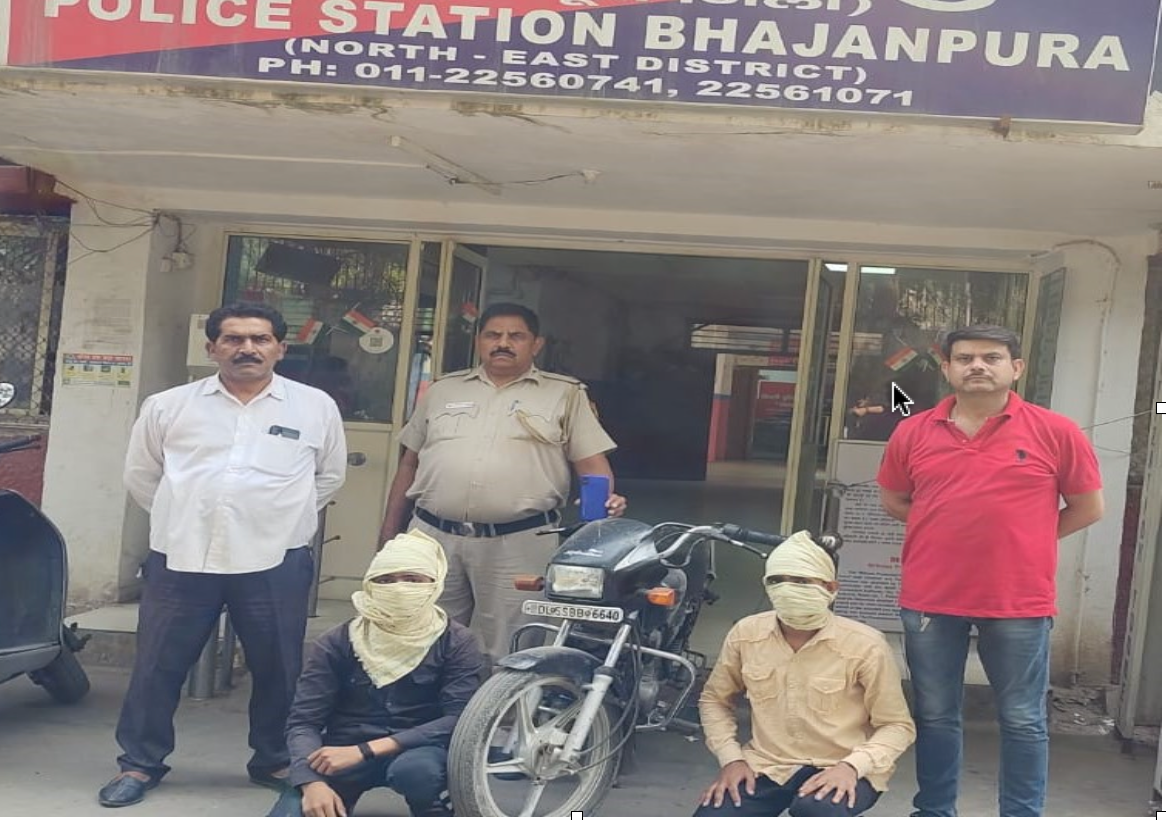 North East Bhajanpura Police arrests Two Active Snatchers, Recovers Stolen phone and Motorcycle