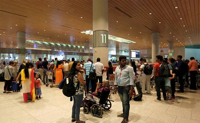 Take strict action against those who do not wear masks, DGCA instructs airlines amidst increasing cases of corona