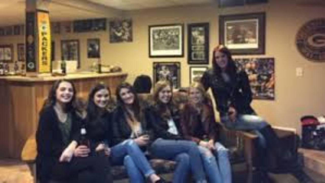 Test Your Brainpower: Can You Count the Exact Number of Girls in This Optical Illusion?