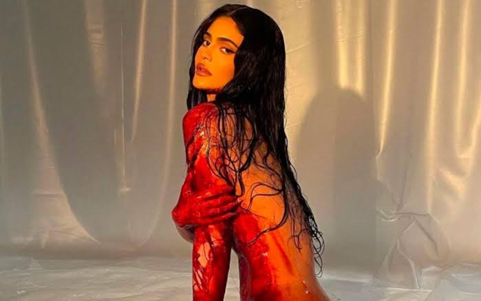 Kylie Jenner poses naked covered in blood: Shahrukh Khan's daughter gave a thumbs up on the post.