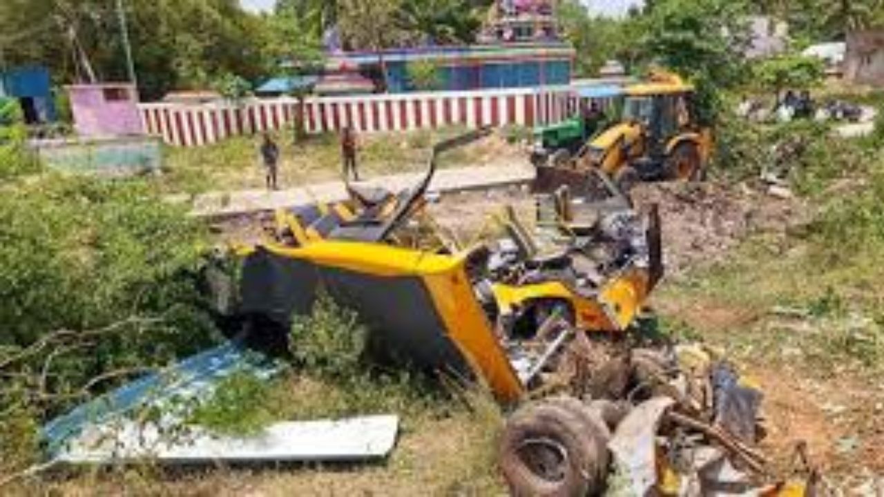 Cuddalore train-school van collision controversy involving DMK