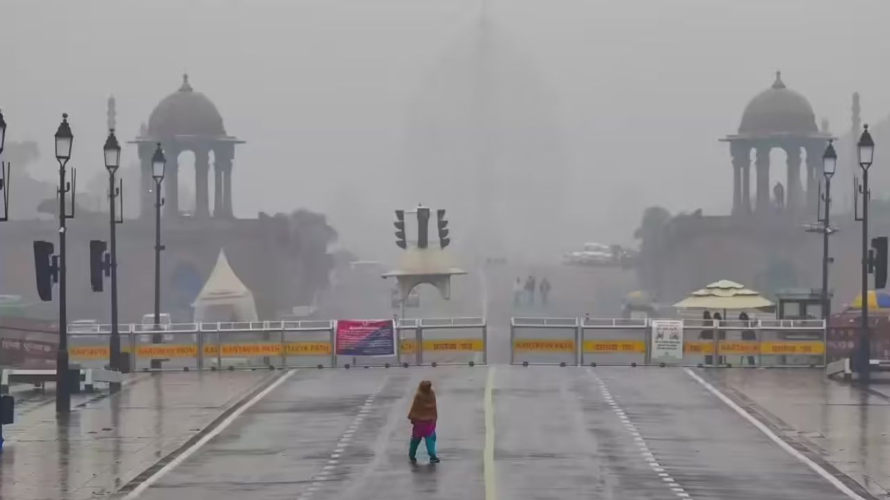 Delhi Wakes Up to Rain, Yellow Alert Issued as More Showers Expected Today
