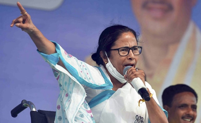 Mamta Banerjee thrashes Narendra Modi on his 'Unprecedented Petrol Price Comment', says he indulged in a One-Sided Discussion