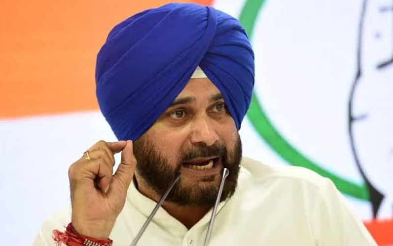 The Supreme Court sought response from Navjot Singh Sidhu in two weeks