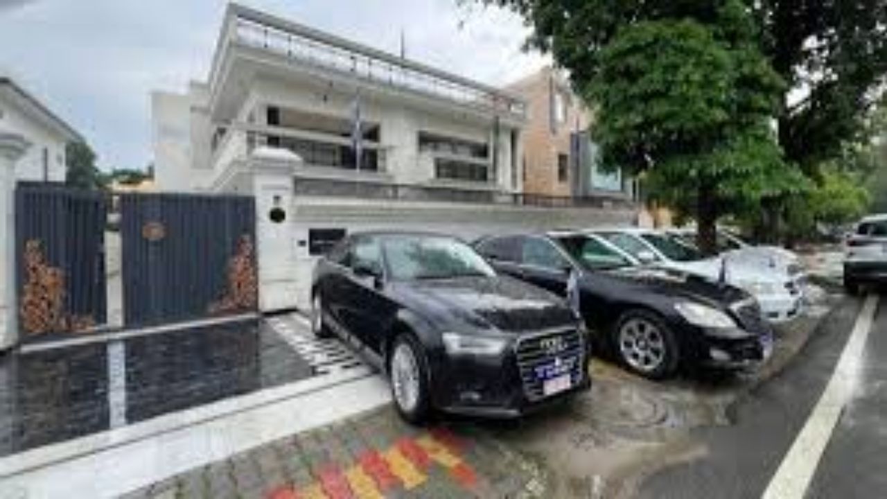 UP Police busts fake 'Westarctica' embassy in Ghaziabad, arrests man posing as diplomat