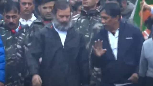 Bharat Jodo Yatra : Rahul Gandhi was seen wearing a jacket for the first time in 
