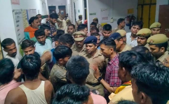 UP road accident: PM Modi and CM Yogi expressed condolences on the death of 22 people