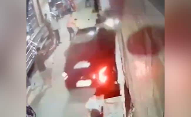 Delhi: Man Crushes Many People With A Car After a Minor Dispute 