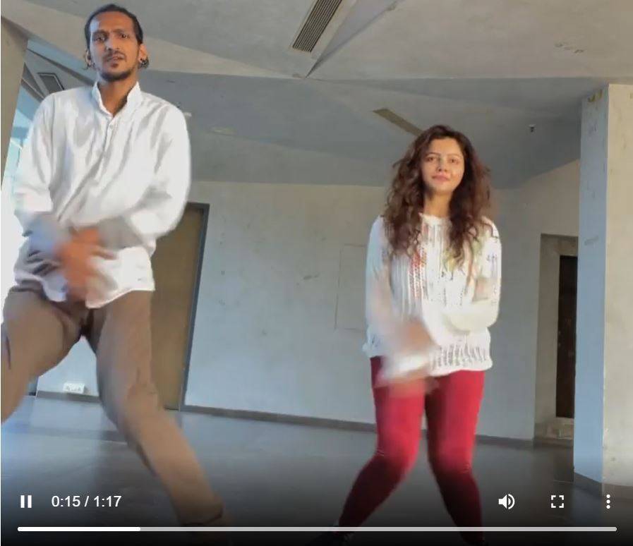 Rubina Dilaik Dances on 'Tip Tip Barsa Pani' Song - Watch Viral video