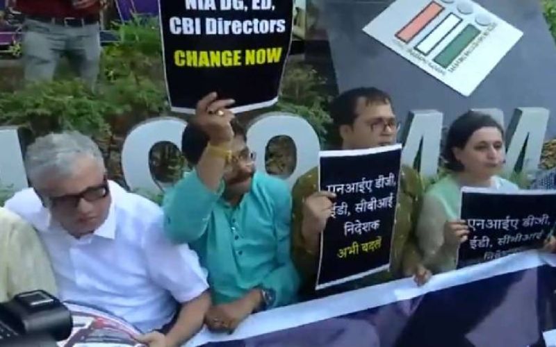 Trinamool MPs Dragged and Detained by Cops Outside Poll Body Office Amid Protest