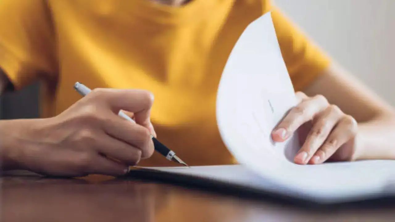 Job Seeker Loses Data Engineer Role Over a Comma, Internet Slams Unfair Hiring Process
