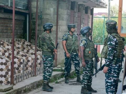 One policeman killed, one CRPF jawan injured in terrorist attack in Kashmir's Pulwama