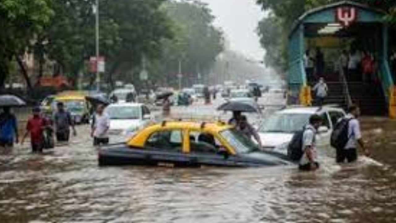 Mumbai Rains Today | Floods Hit Andheri & Marine Drive | IMD Yellow Alert