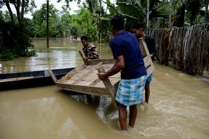 There was an outcry in Assam due to rain and floods, the army also got involved in relief and rescue work