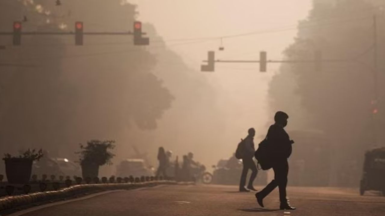 Delhi Air Quality Dips to ‘Very Poor’ After Diwali: AQI Crosses 380 in Multiple Areas