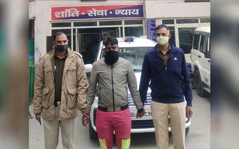 North East Delhi Police arrested four criminals from Seelampur, Sonia Vihar, Usmanpur and Gokalpuri