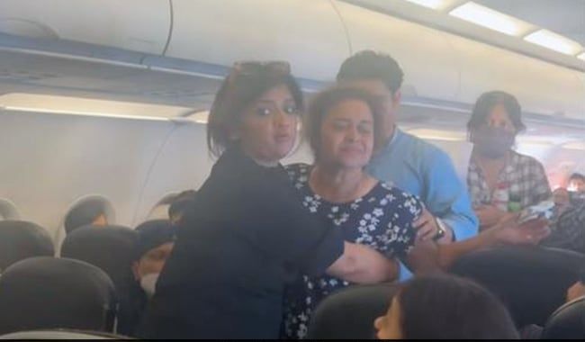 AC of GoFirst flight stopped working in the Air, Passengers claim three people fainted