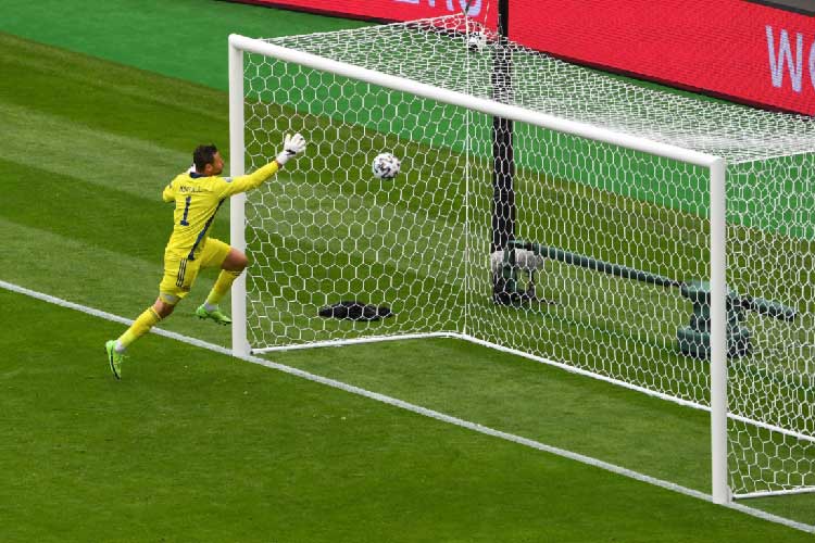 Patrik Schick of the Czech Republic scored a spectacular goal from halfway, leaves everyone amazed.